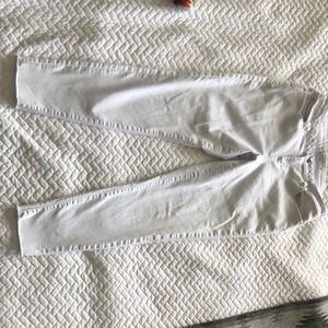 White skinny jeans with distressed ankle